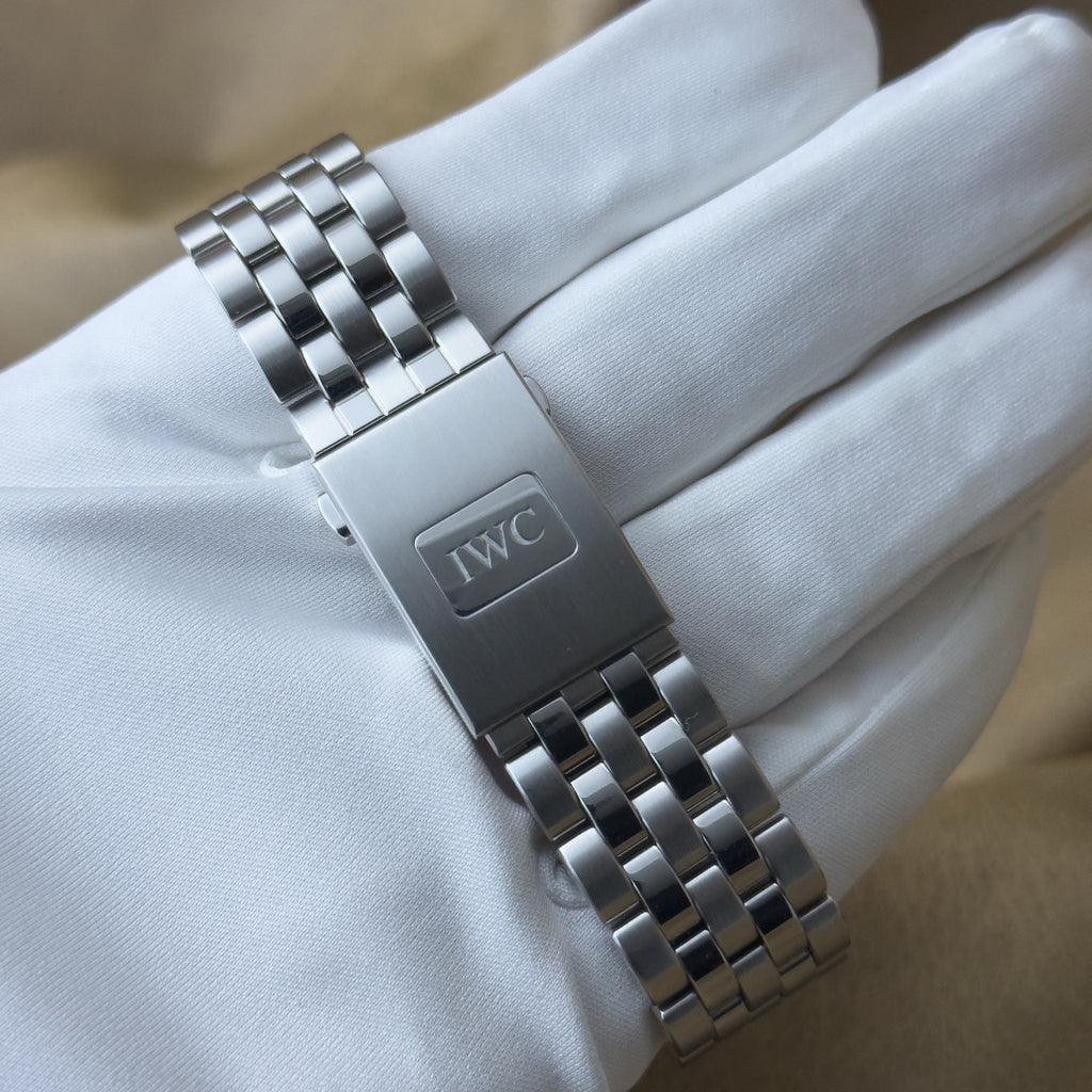 IWC Pilot's Watch Chronograph 43 — Green Dial — Ref. IW378006 — 2023 — Full Set — Extended Warranty to 2031