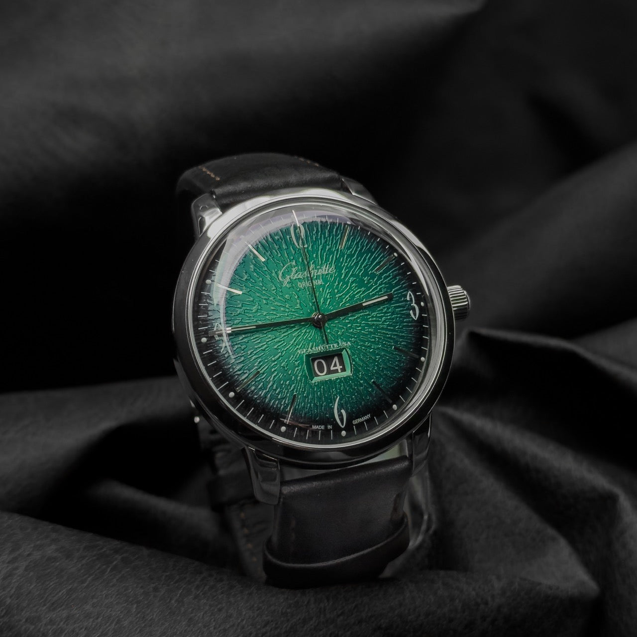 Glashütte Original Sixties Panorama Date — Green Dial — Ref. 2-39-47-04-02-04 — 2018 — Box & Papers