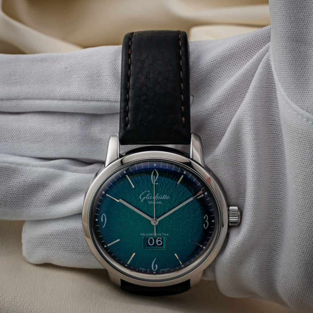 Glashütte Original Sixties Panorama Date — Green Dial — Ref. 2-39-47-04-02-04 — 2018 — Box & Papers