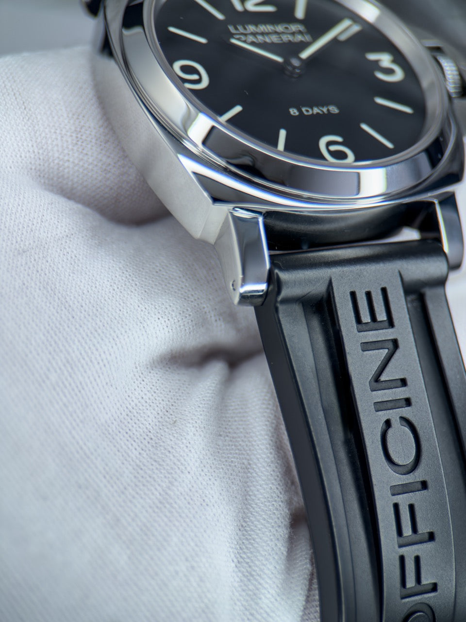 Pre-owned Panerai Luminor 44mm 8 Days PAM00560 steel black complete set — The Crown & Crystal Chandler AZ