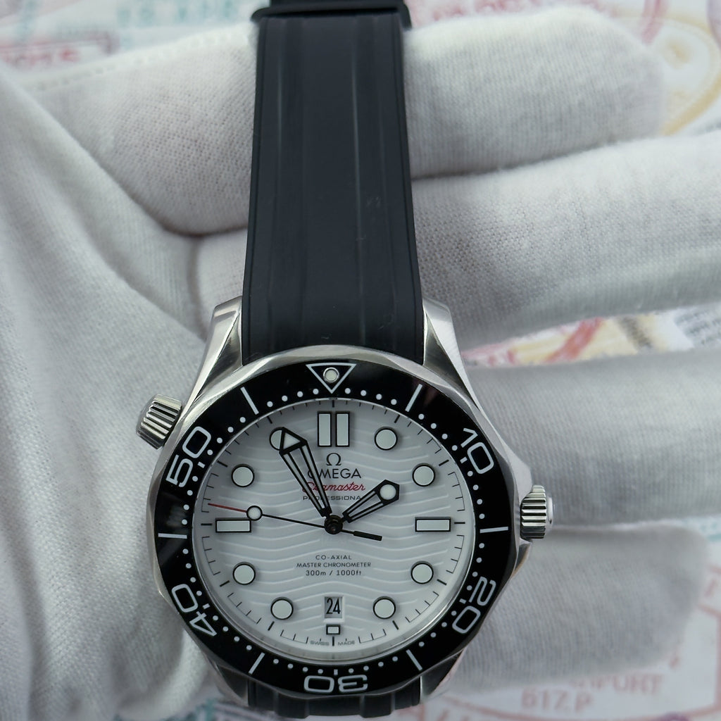 Pre-owned Omega Seamaster Diver 300M white dial 210.32.42.20.04.001 box and papers — The Crown & Crystal Chandler AZ