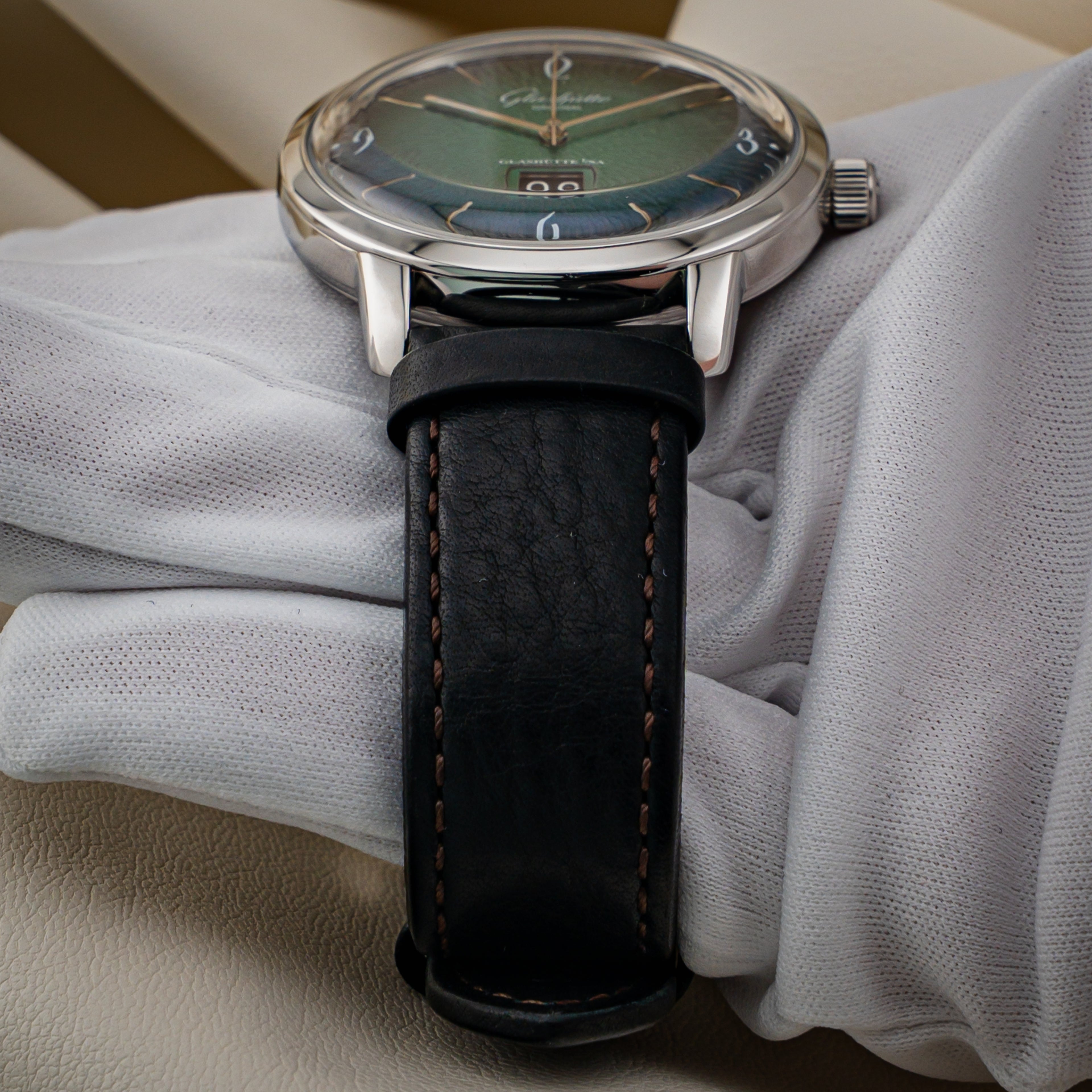Glashütte Original Sixties Panorama Date — Green Dial — Ref. 2-39-47-04-02-04 — 2018 — Box & Papers