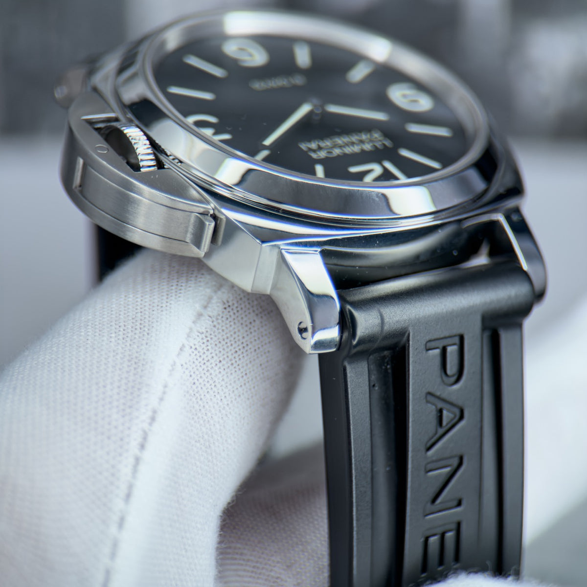 Pre-owned Panerai Luminor 44mm 8 Days PAM00560 steel black complete set — The Crown & Crystal Chandler AZ