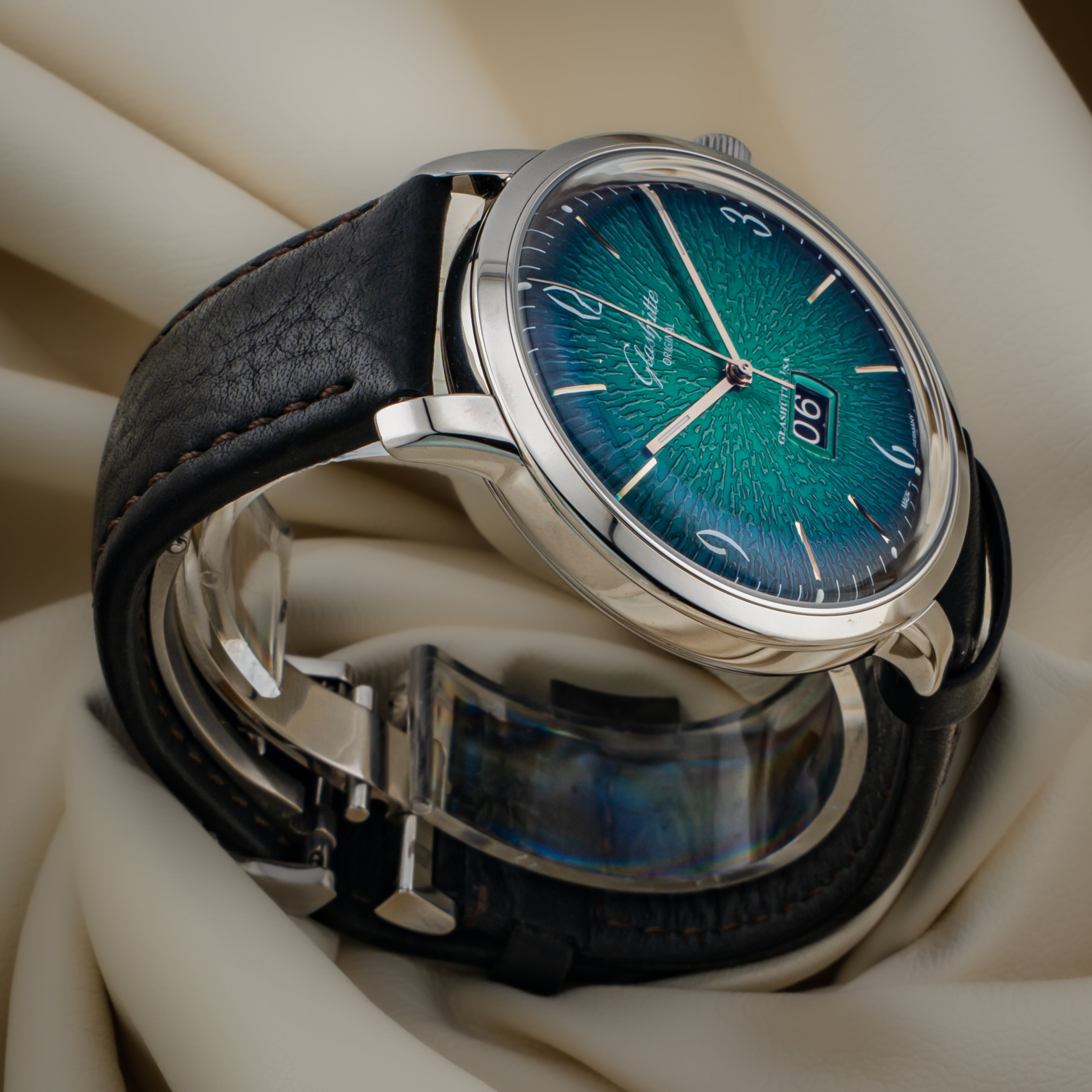 Glashütte Original Sixties Panorama Date — Green Dial — Ref. 2-39-47-04-02-04 — 2018 — Box & Papers
