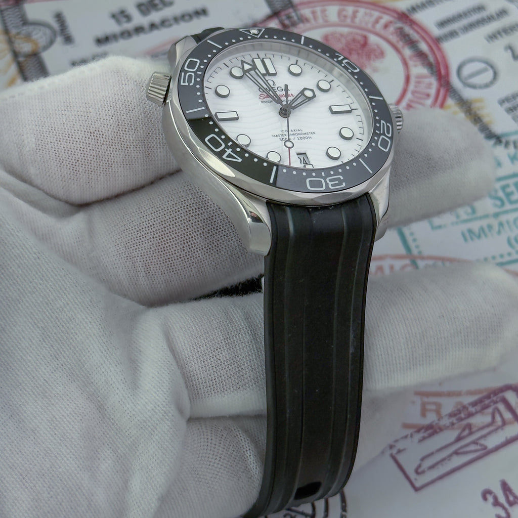Pre-owned Omega Seamaster Diver 300M white dial 210.32.42.20.04.001 box and papers — The Crown & Crystal Chandler AZ