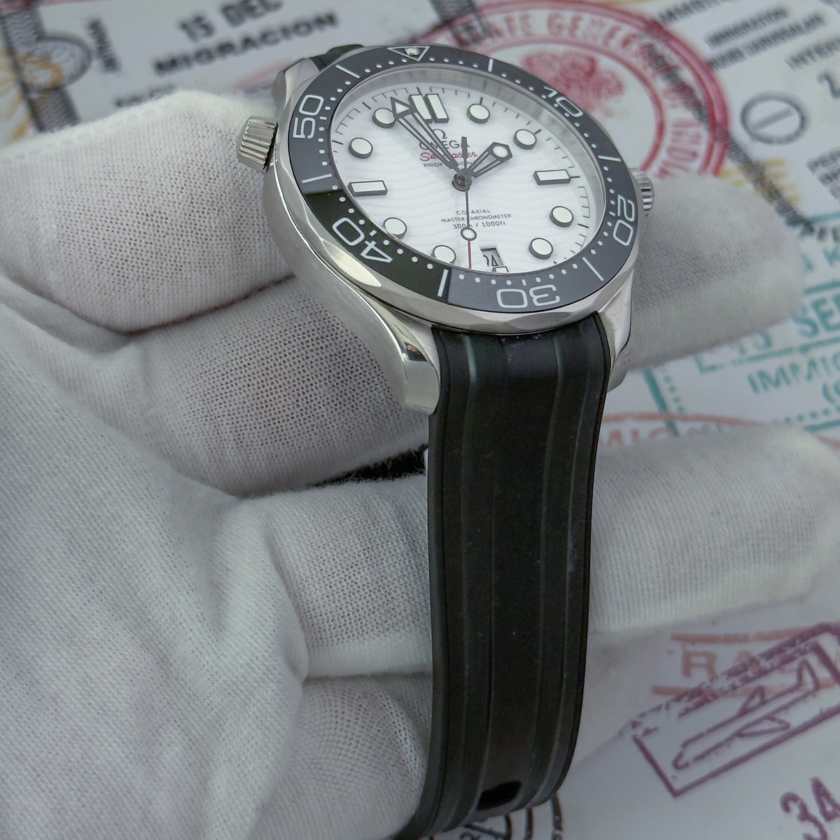 Pre-owned Omega Seamaster Diver 300M white dial 210.32.42.20.04.001 box and papers — The Crown & Crystal Chandler AZ