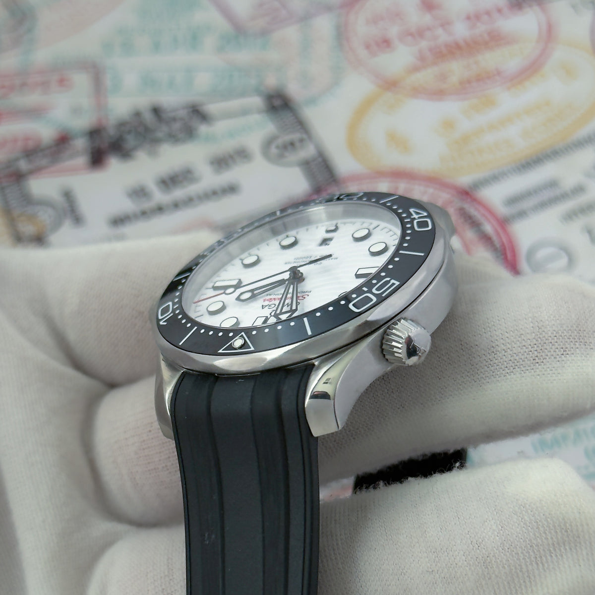 Pre-owned Omega Seamaster Diver 300M white dial 210.32.42.20.04.001 box and papers — The Crown & Crystal Chandler AZ