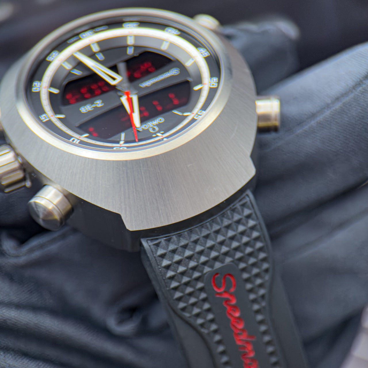 Omega Speedmaster Spacemaster Z-33 Titanium Watch 325.92.43.79.01.001