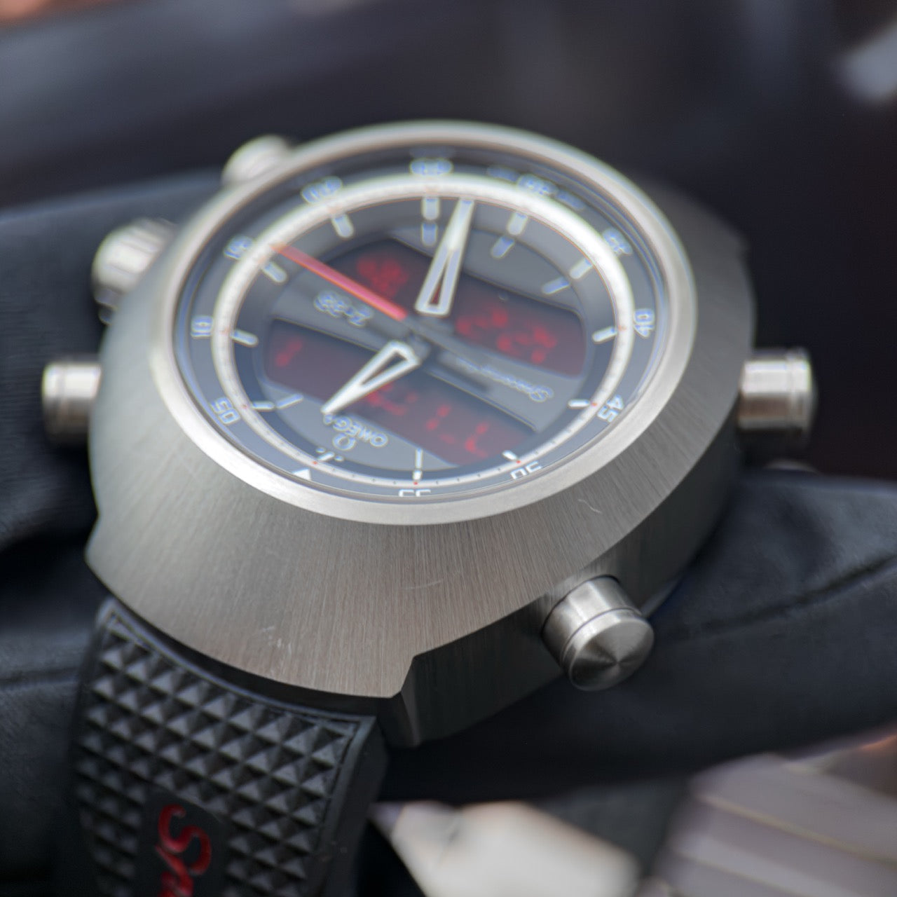 Omega Speedmaster Spacemaster Z-33 Titanium Watch 325.92.43.79.01.001