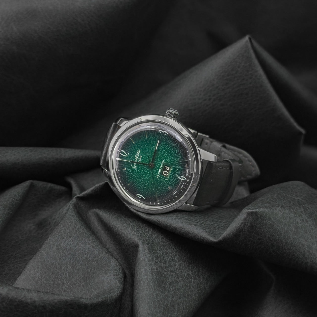Glashütte Original Sixties Panorama Date — Green Dial — Ref. 2-39-47-04-02-04 — 2018 — Box & Papers