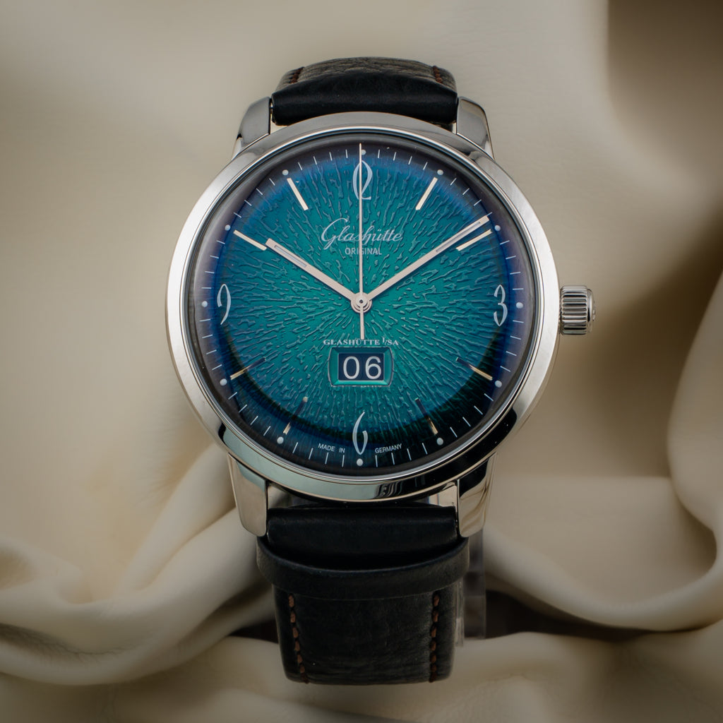 Glashütte Original Sixties Panorama Date — Green Dial — Ref. 2-39-47-04-02-04 — 2018 — Box & Papers
