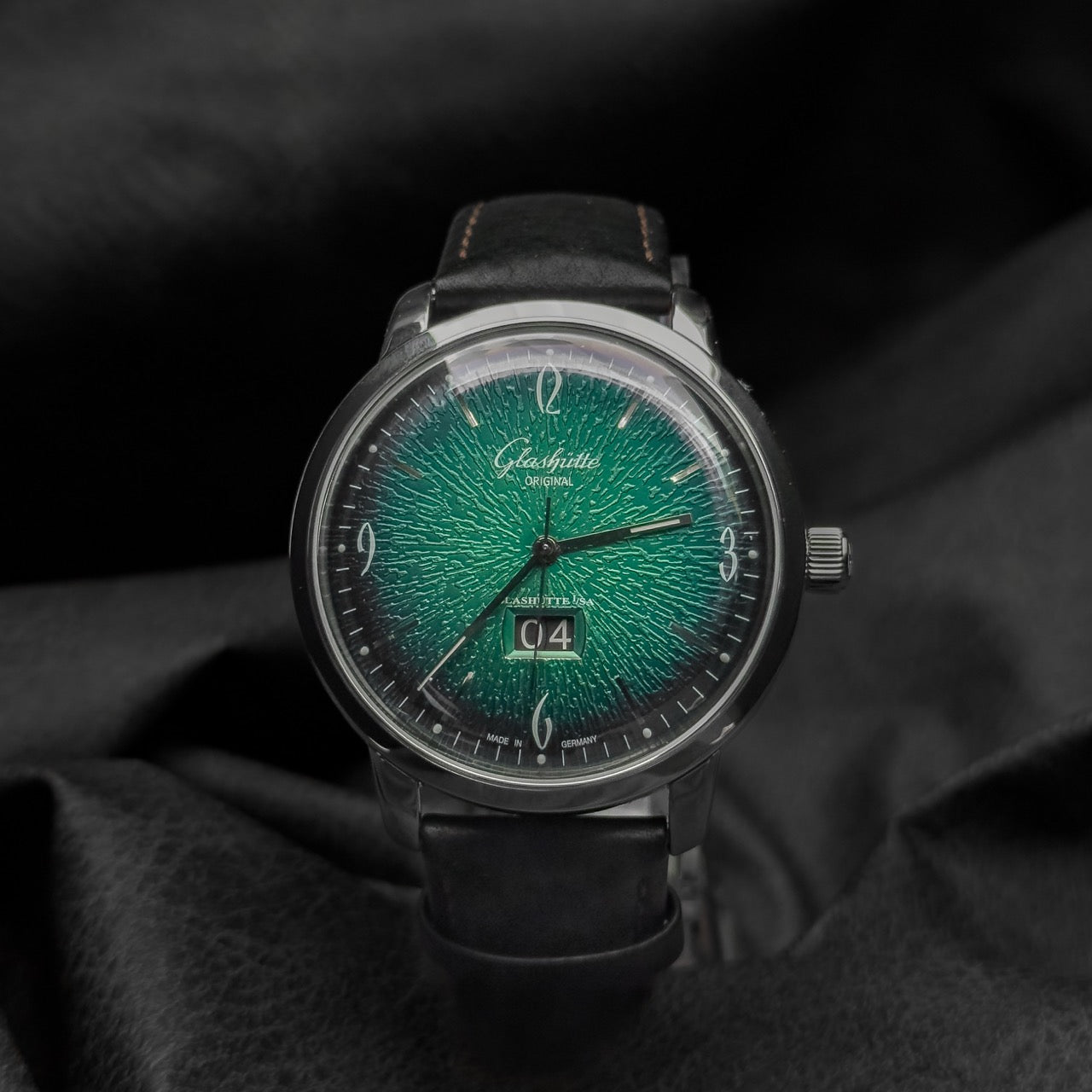 Glashütte Original Sixties Panorama Date — Green Dial — Ref. 2-39-47-04-02-04 — 2018 — Box & Papers