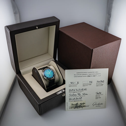Glashütte Original Sixties Panorama Date — Green Dial — Ref. 2-39-47-04-02-04 — 2018 — Box & Papers