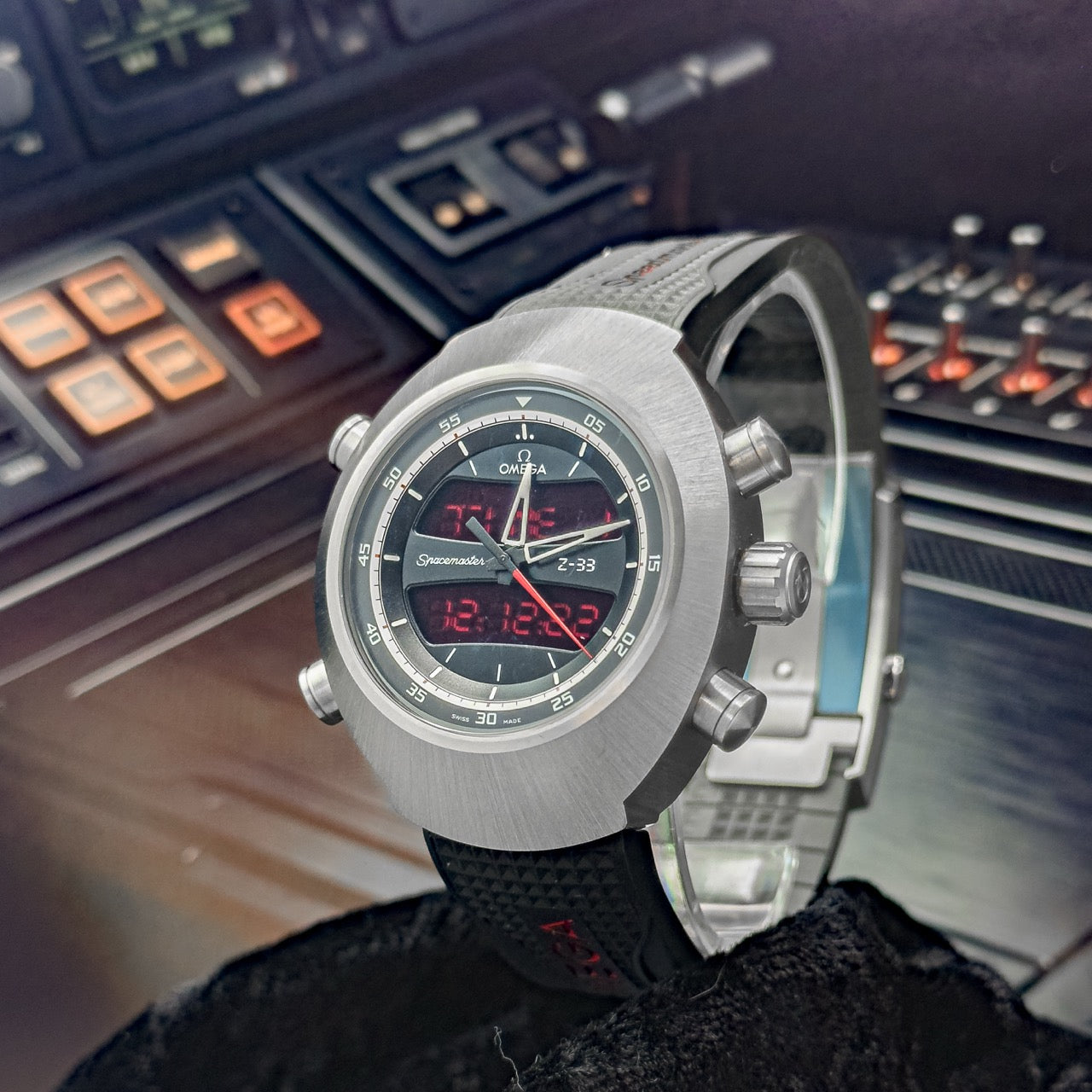 Omega Speedmaster Spacemaster Z-33 Titanium Watch 325.92.43.79.01.001