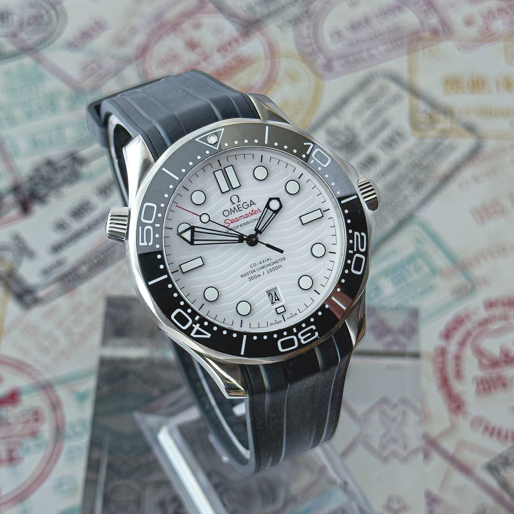 Pre-owned Omega Seamaster Diver 300M white dial 210.32.42.20.04.001 box and papers — The Crown & Crystal Chandler AZ
