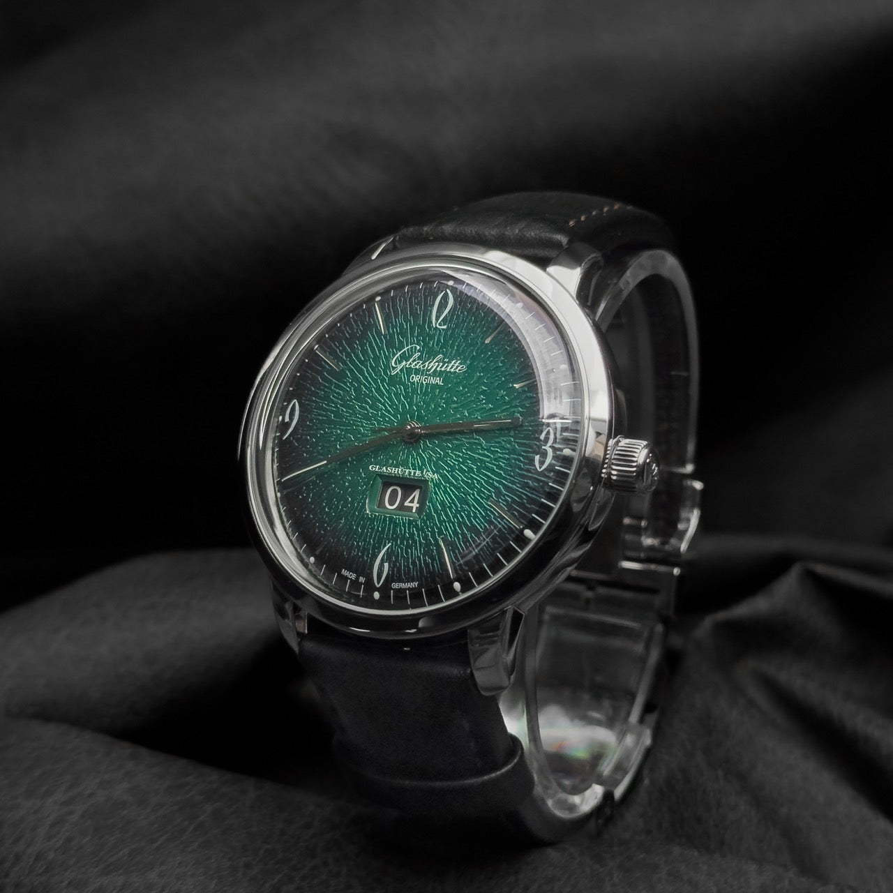 Glashütte Original Sixties Panorama Date — Green Dial — Ref. 2-39-47-04-02-04 — 2018 — Box & Papers