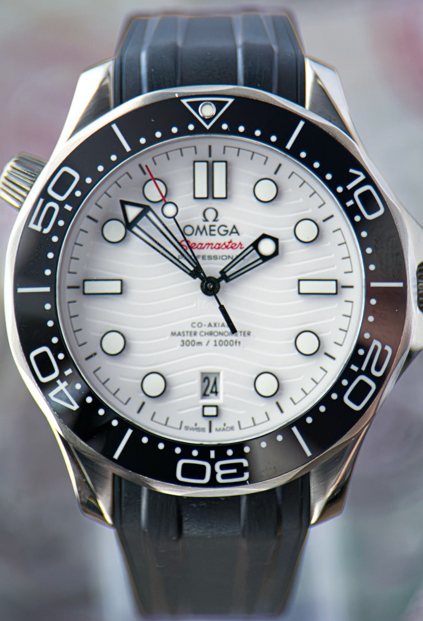 Pre-owned Omega Seamaster Diver 300M white dial 210.32.42.20.04.001 box and papers — The Crown & Crystal Chandler AZ