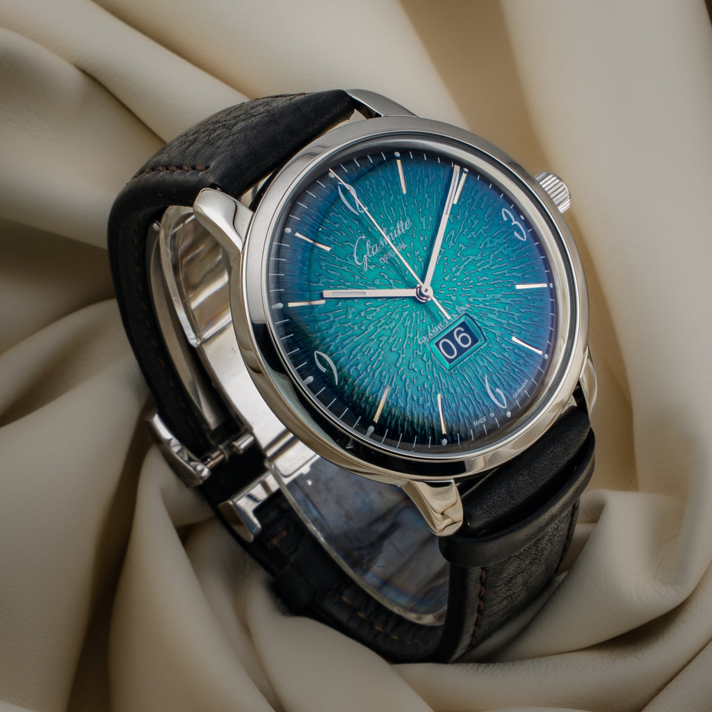 Glashütte Original Sixties Panorama Date — Green Dial — Ref. 2-39-47-04-02-04 — 2018 — Box & Papers
