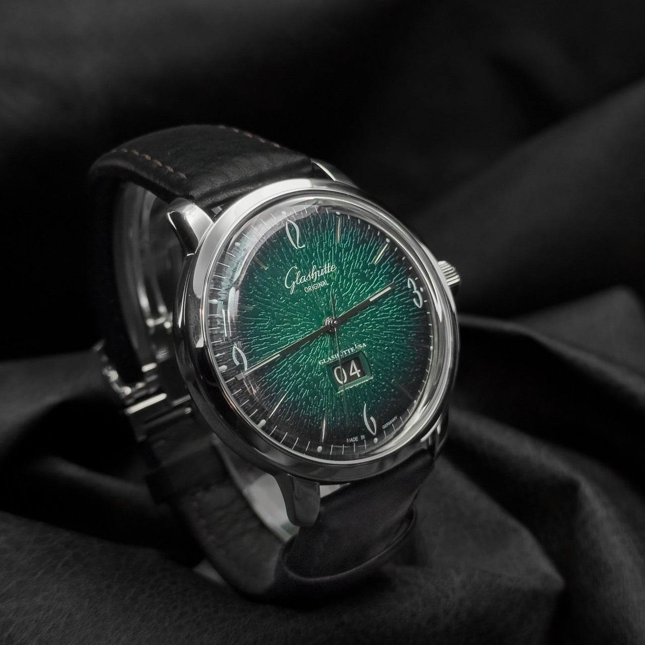Glashütte Original Sixties Panorama Date — Green Dial — Ref. 2-39-47-04-02-04 — 2018 — Box & Papers