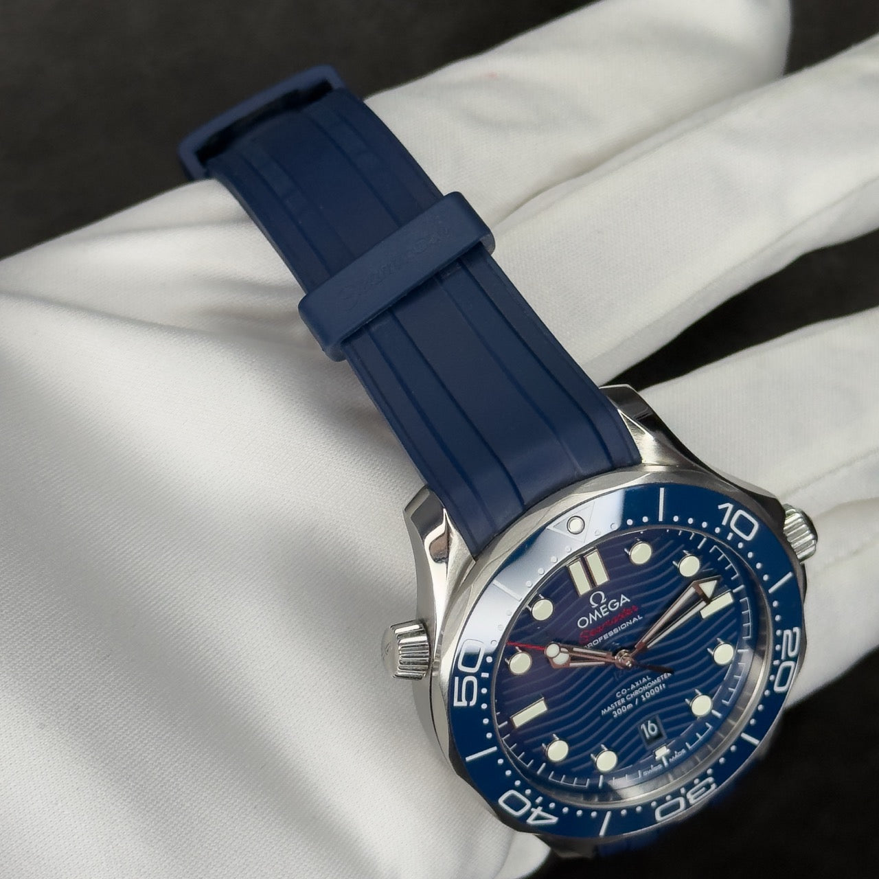 Omega Seamaster Diver 300M "Blue Wave" — Ref. 210.32.42.20.03.001
