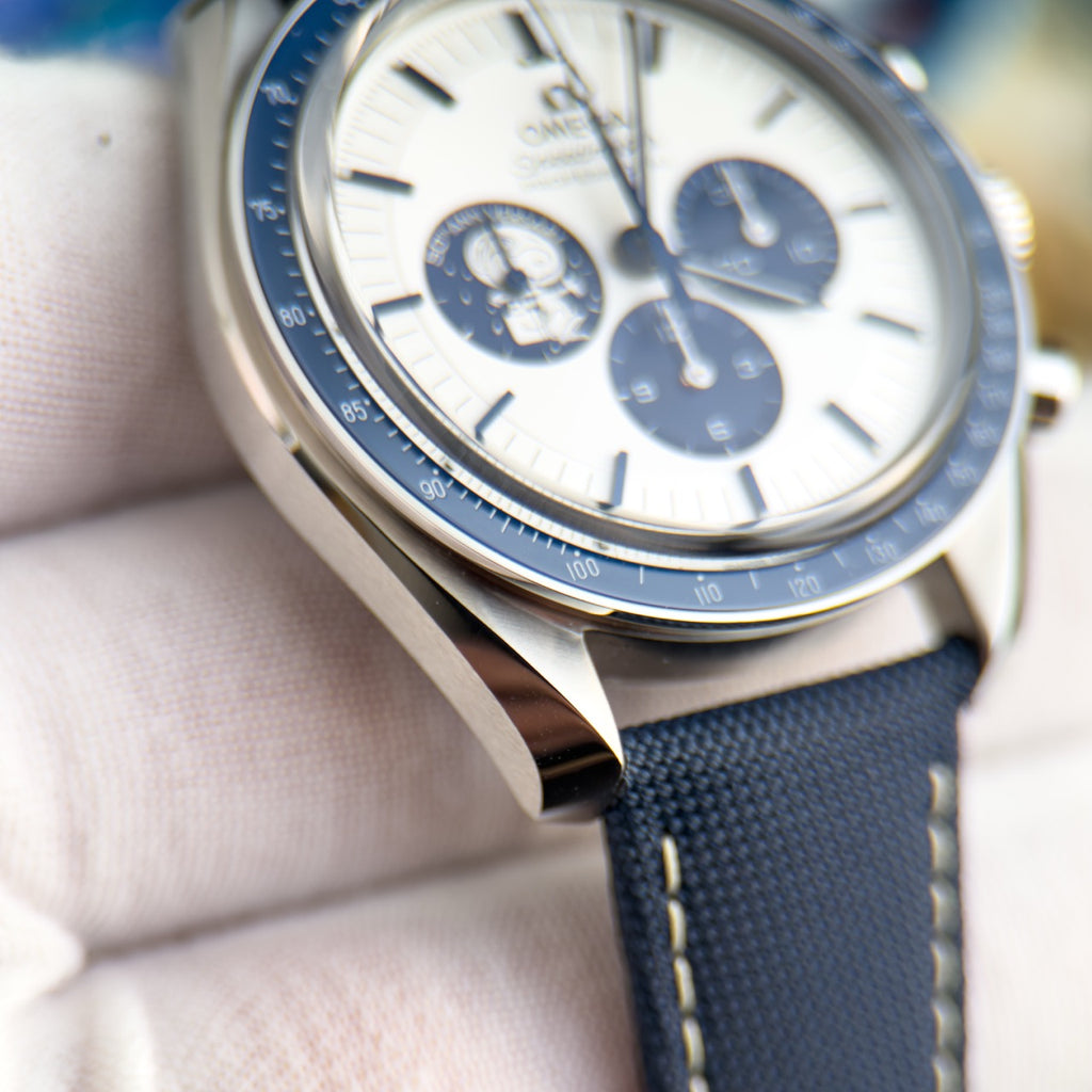 Omega Speedmaster “Silver Snoopy Award” 50th Anniversary – Ref. 310.32.42.50.02.001 Box + Papers
