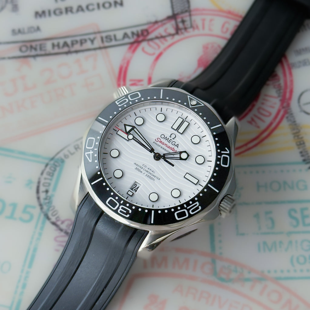 Pre-owned Omega Seamaster Diver 300M white dial 210.32.42.20.04.001 box and papers — The Crown & Crystal Chandler AZ