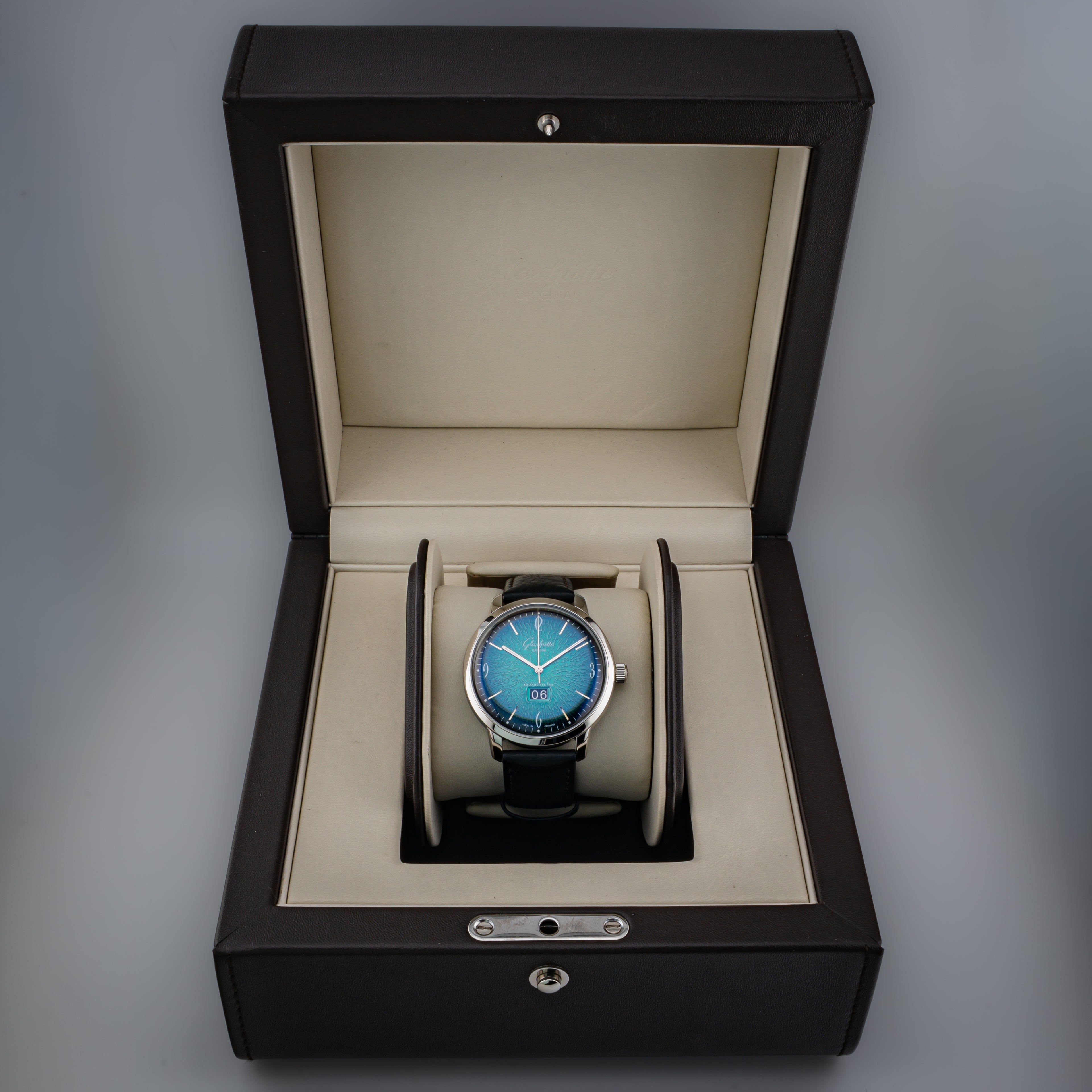 Glashütte Original Sixties Panorama Date — Green Dial — Ref. 2-39-47-04-02-04 — 2018 — Box & Papers
