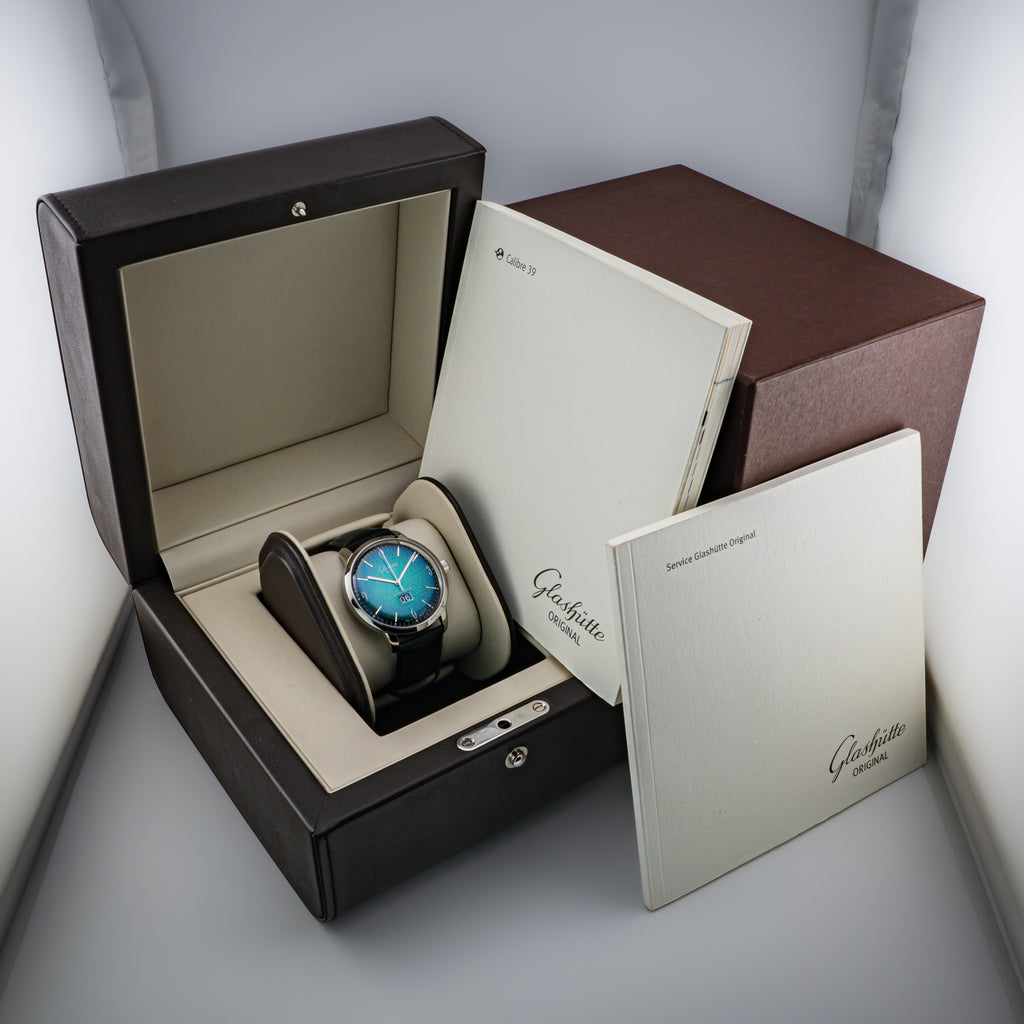 Glashütte Original Sixties Panorama Date — Green Dial — Ref. 2-39-47-04-02-04 — 2018 — Box & Papers