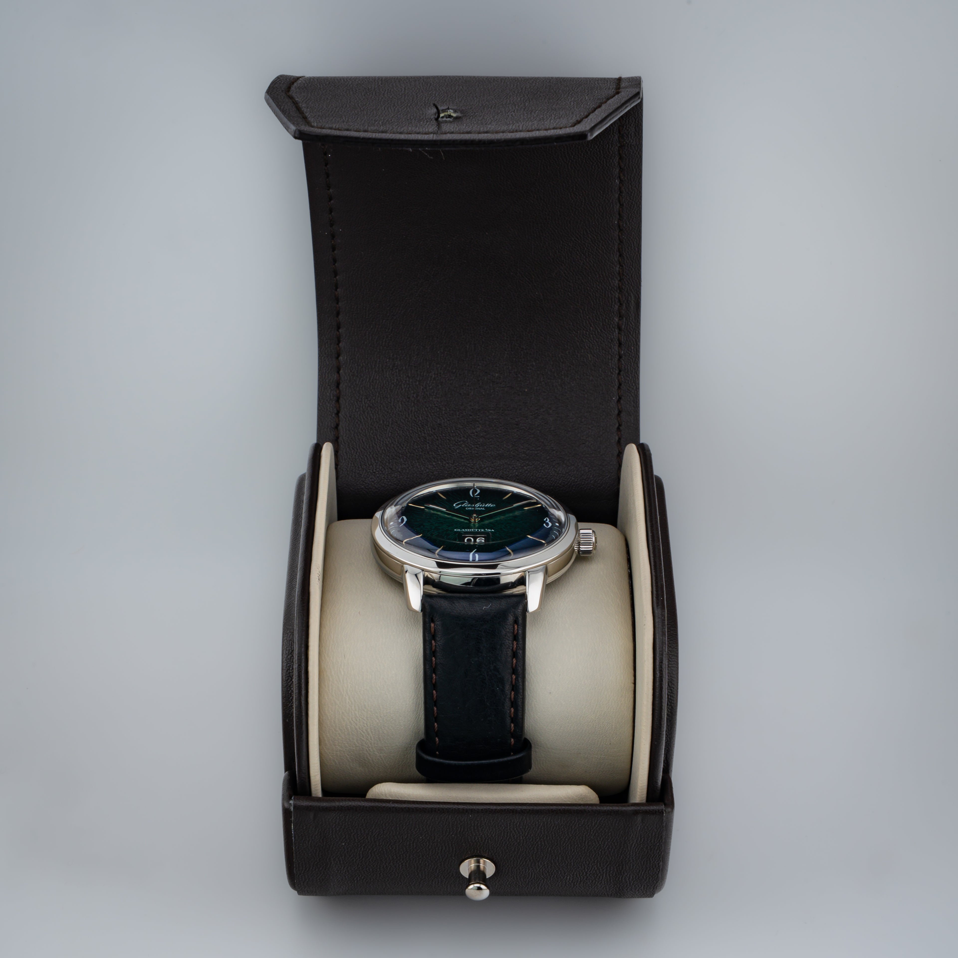 Glashütte Original Sixties Panorama Date — Green Dial — Ref. 2-39-47-04-02-04 — 2018 — Box & Papers