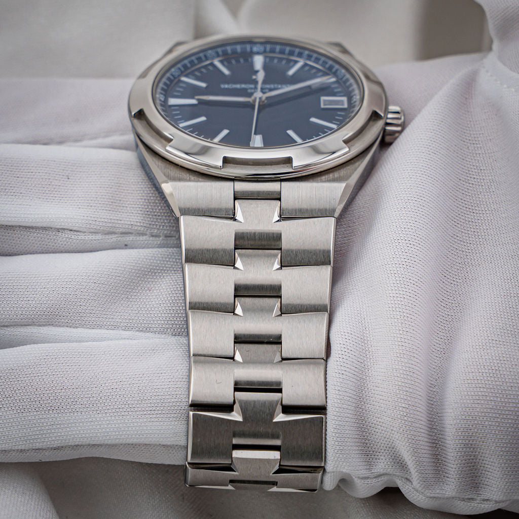 Pre-Owned Vacheron Constantin Overseas — Ref. 4500V/110A-B128