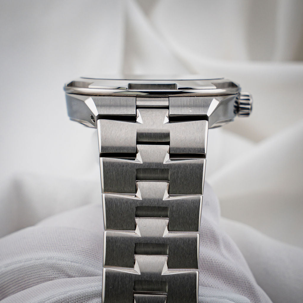 Pre-Owned Vacheron Constantin Overseas — Ref. 4500V/110A-B128