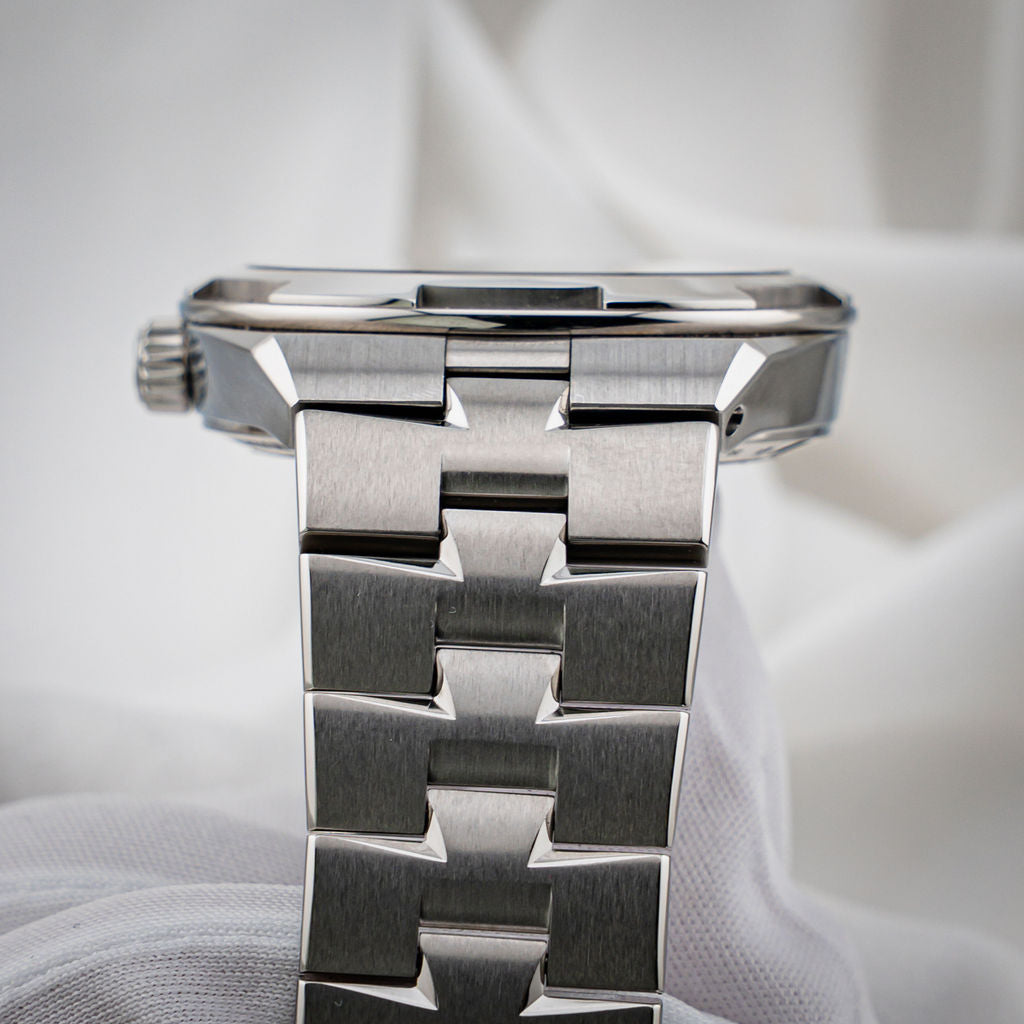 Pre-Owned Vacheron Constantin Overseas — Ref. 4500V/110A-B128