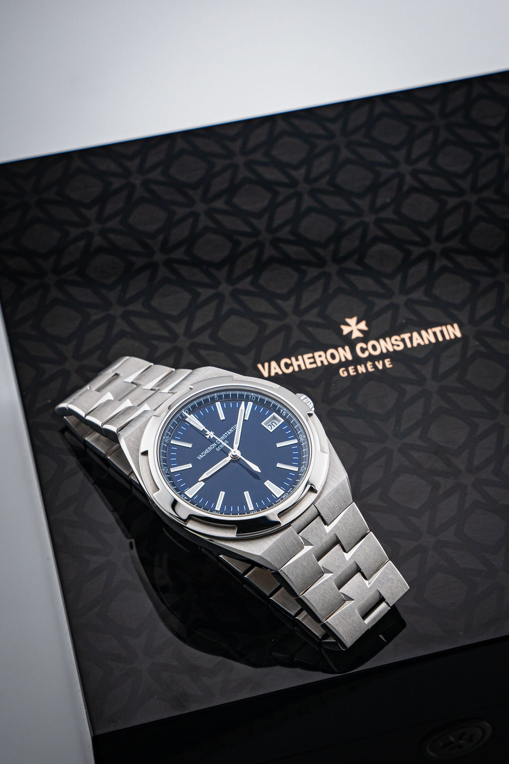 Pre-Owned Vacheron Constantin Overseas — Ref. 4500V/110A-B128