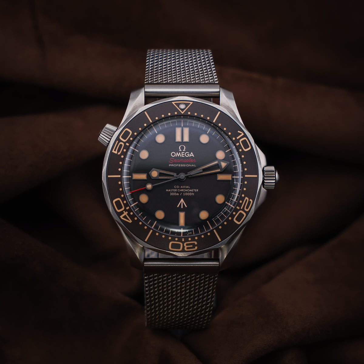 Pre-owned Omega Seamaster Diver 300M 007 Edition Ref. 210.92.42.20.01.001 — The Crown & Crystal Chandler AZ
