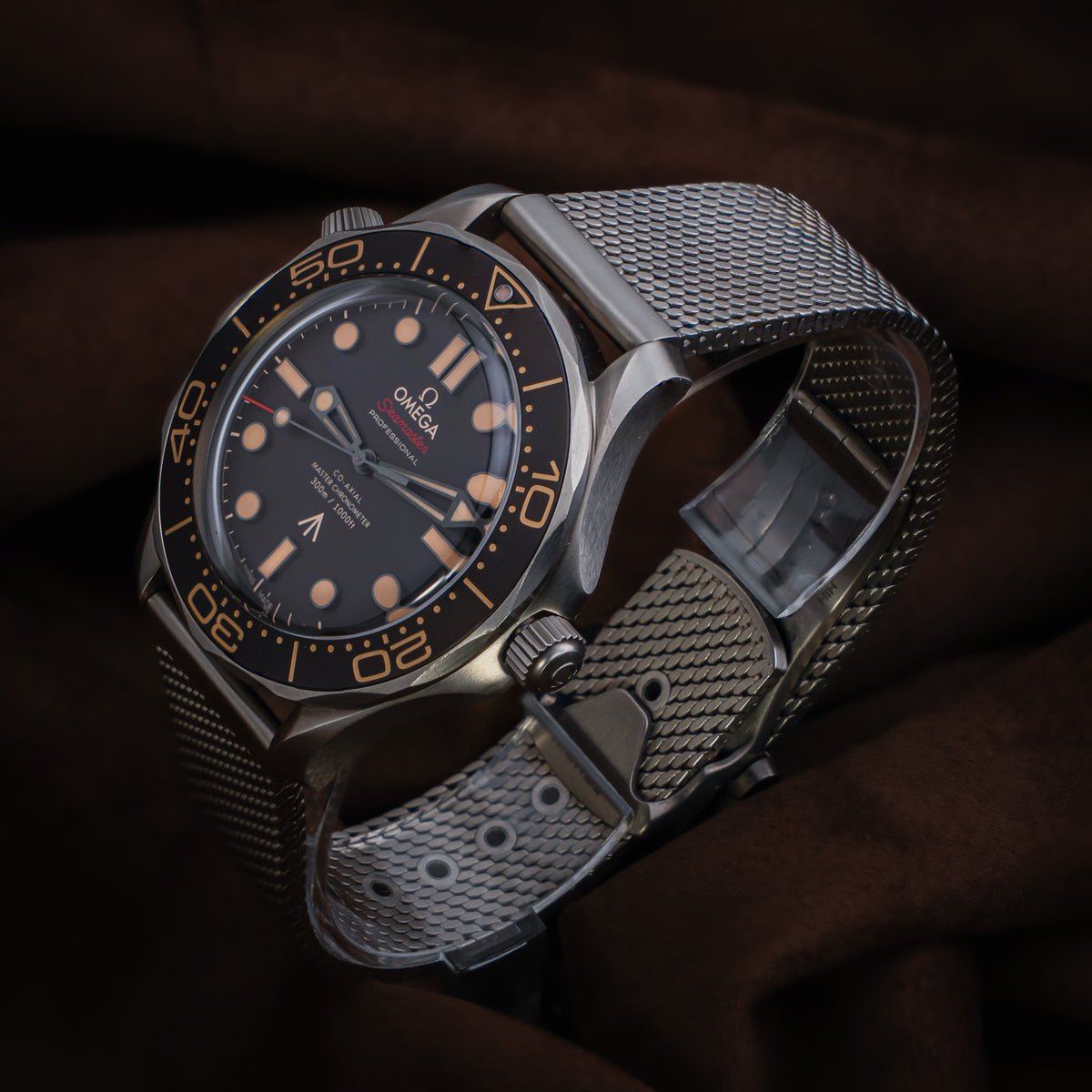 Pre-owned Omega Seamaster Diver 300M 007 Edition Ref. 210.92.42.20.01.001 — The Crown & Crystal Chandler AZ