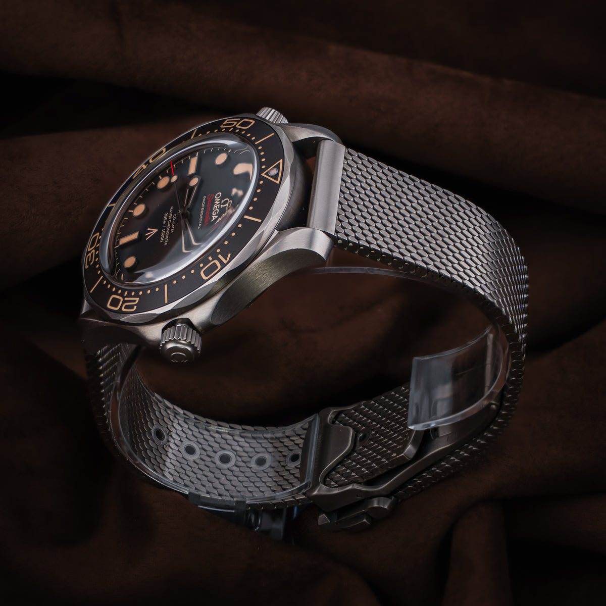 Pre-owned Omega Seamaster Diver 300M 007 Edition Ref. 210.92.42.20.01.001 — The Crown & Crystal Chandler AZ