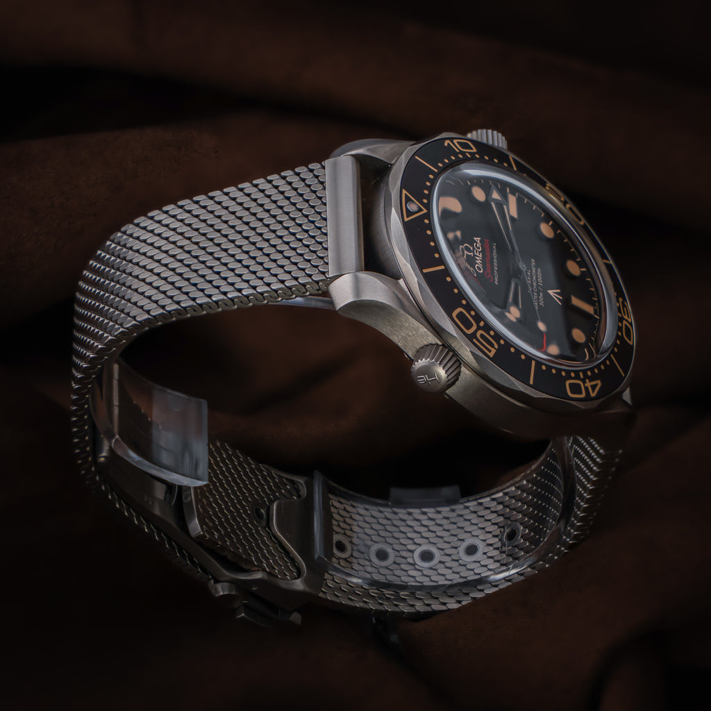 Pre-owned Omega Seamaster Diver 300M 007 Edition Ref. 210.92.42.20.01.001 — The Crown & Crystal Chandler AZ
