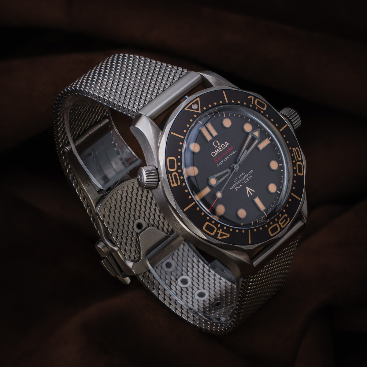 Pre-owned Omega Seamaster Diver 300M 007 Edition Ref. 210.92.42.20.01.001 — The Crown & Crystal Chandler AZ