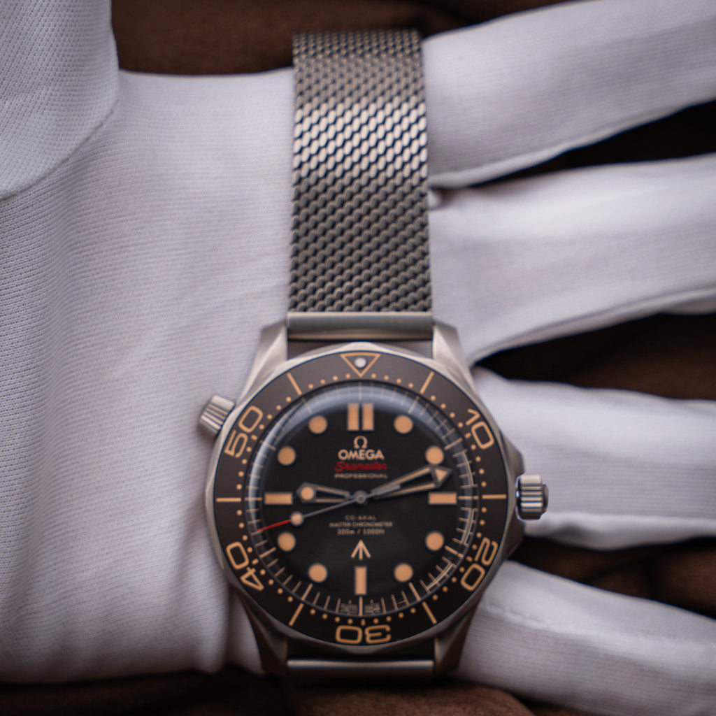 Pre-owned Omega Seamaster Diver 300M 007 Edition Ref. 210.92.42.20.01.001 — The Crown & Crystal Chandler AZ