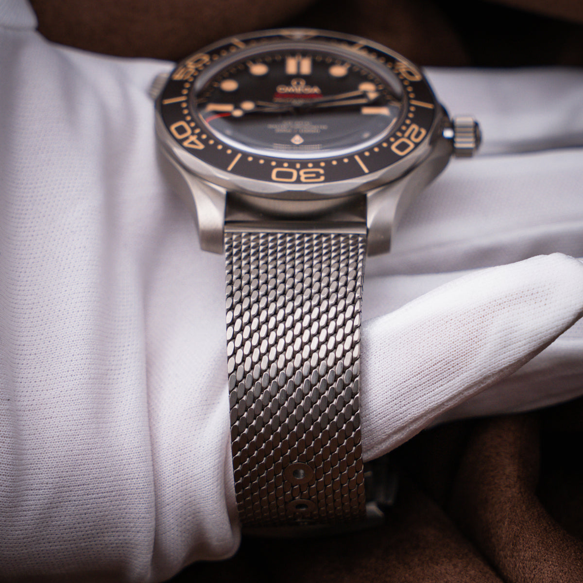 Pre-owned Omega Seamaster Diver 300M 007 Edition Ref. 210.92.42.20.01.001 — The Crown & Crystal Chandler AZ
