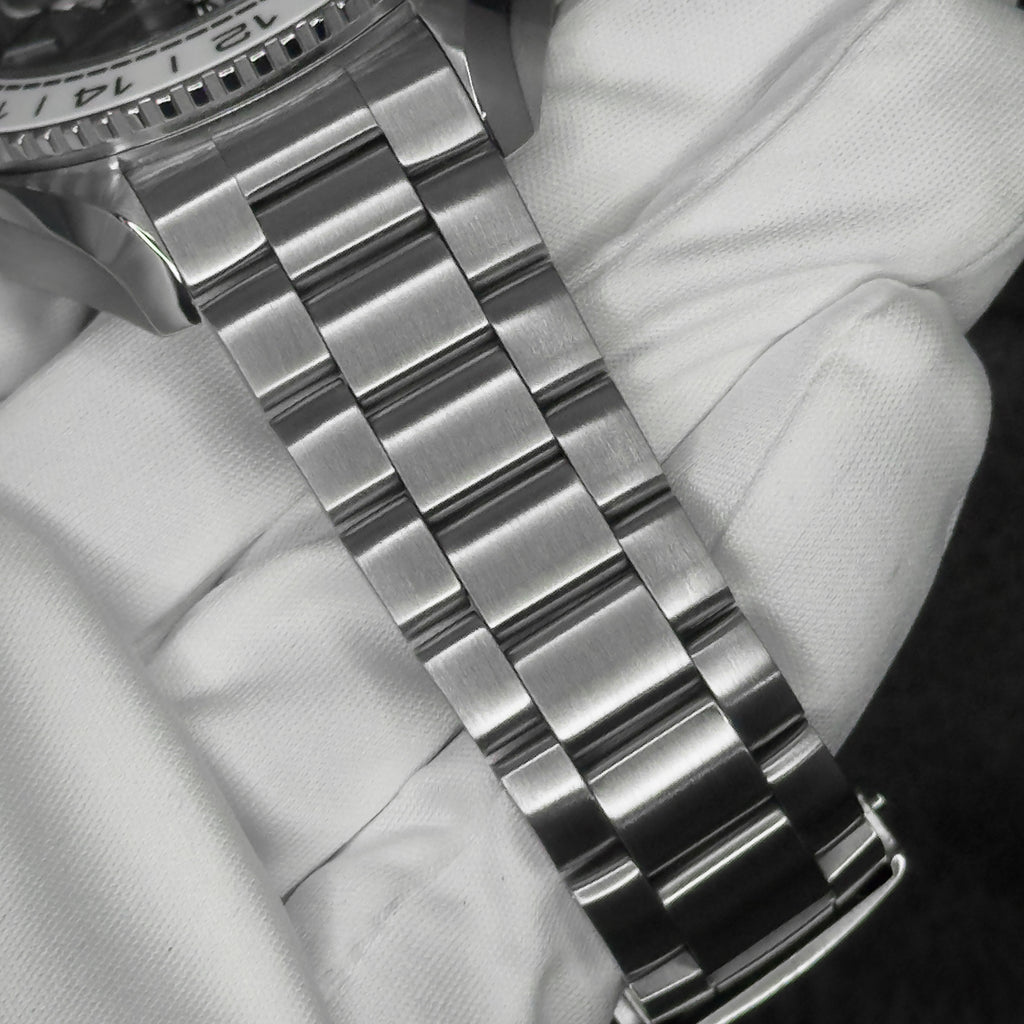 Pre-owned Omega Seamaster Planet Ocean 600M GMT Ref. 215.30.44.22.01.001 — The Crown & Crystal Chandler AZ