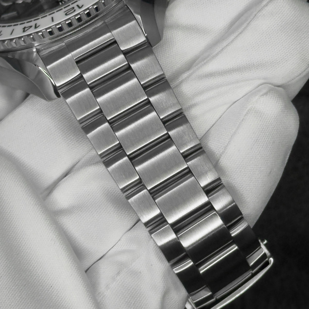 Pre-owned Omega Seamaster Planet Ocean 600M GMT Ref. 215.30.44.22.01.001 — The Crown & Crystal Chandler AZ