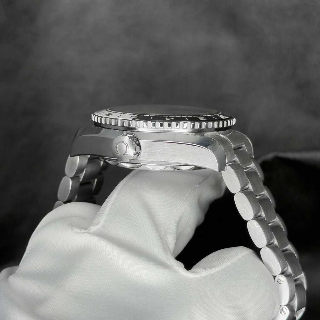 Pre-owned Omega Seamaster Planet Ocean 600M GMT Ref. 215.30.44.22.01.001 — The Crown & Crystal Chandler AZ