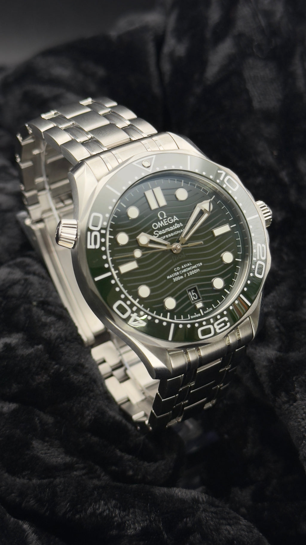 OMEGA Seamaster Diver 300M 210.30.42.20.10.001 Box and papers Complete set
