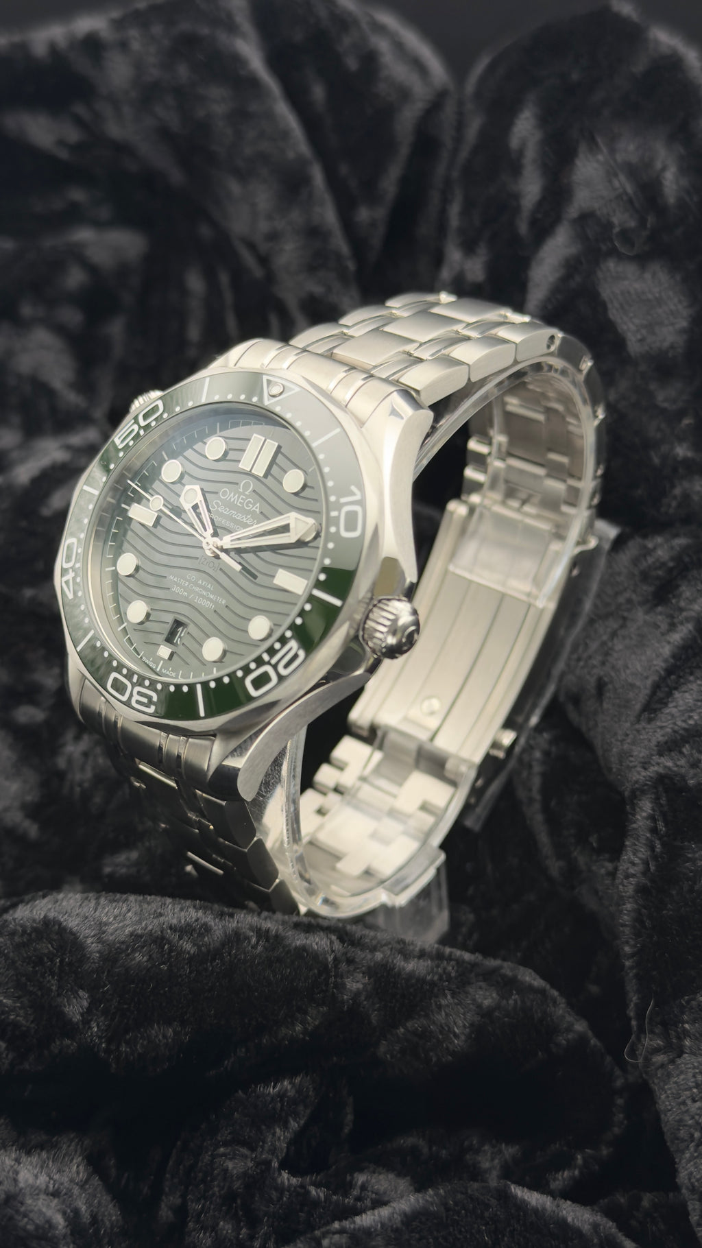 OMEGA Seamaster Diver 300M 210.30.42.20.10.001 Box and papers Complete set