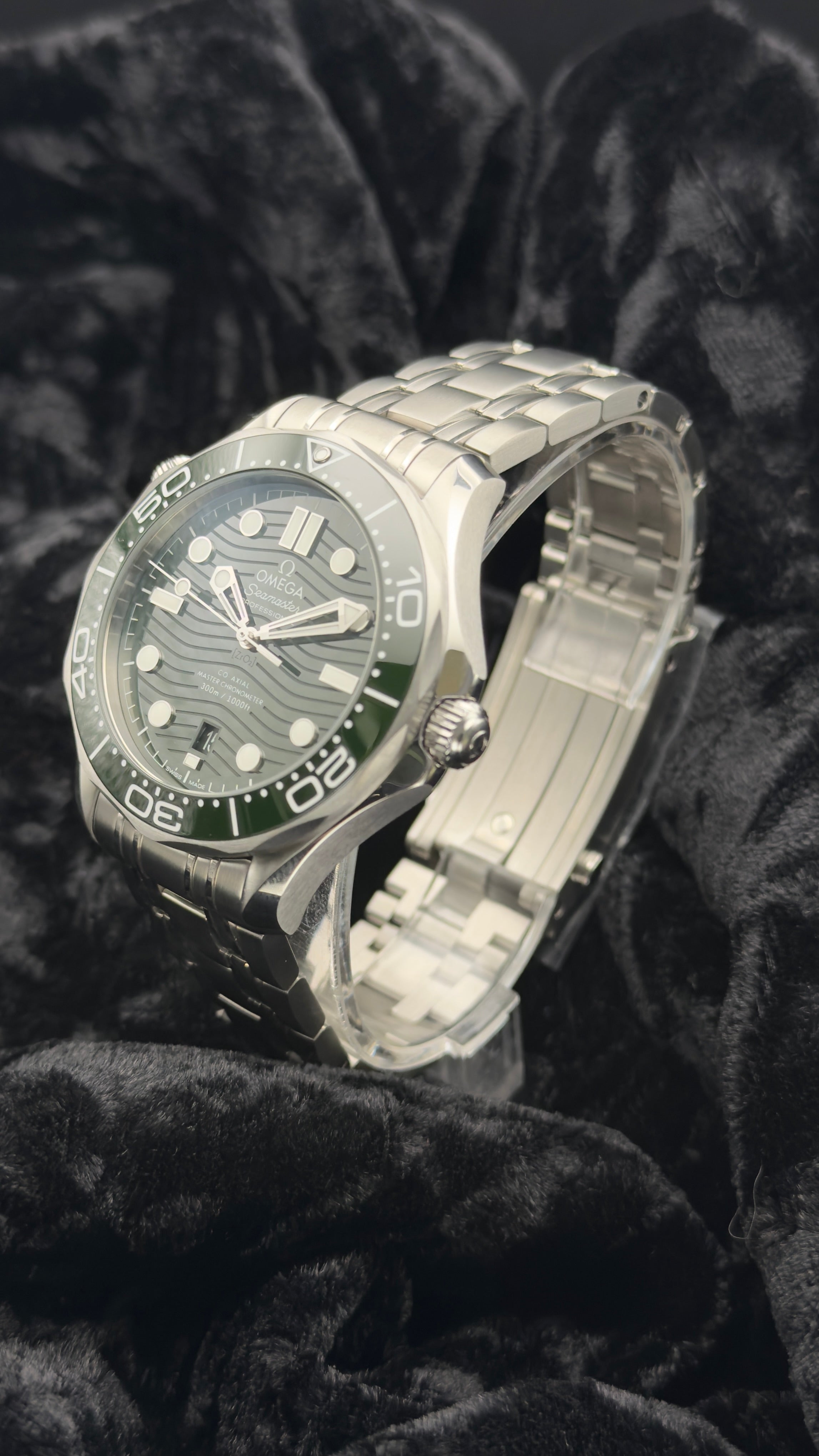 OMEGA Seamaster Diver 300M 210.30.42.20.10.001 Box and papers Complete set